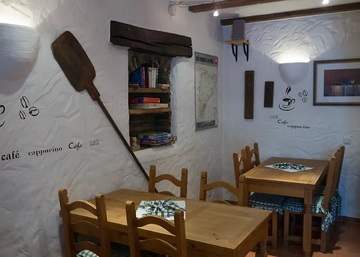 Zur Scheune בית הארחה